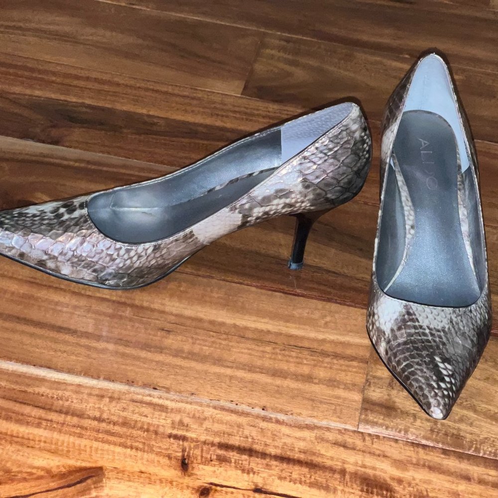 Snake Skin Pointy Toe Heel